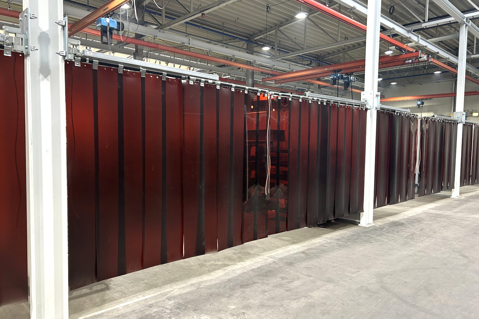 Schwenkarme mit Schweißvorhängen mit Klemmbefestigung für doppel T-Stützen